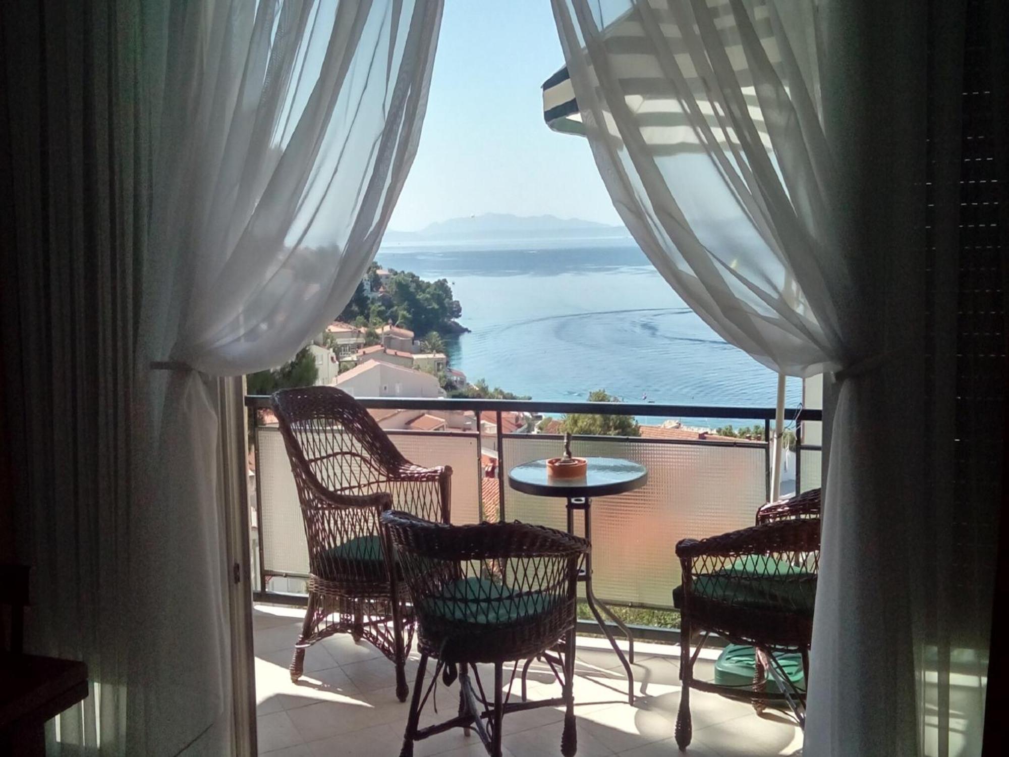 Cozy Apartment With A Balcony And A Sea View Brela Exterior foto